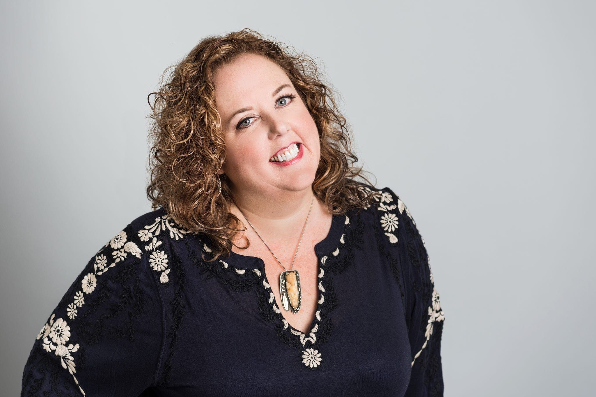 Sheila Applegate Black and White image of Zac Hansen Soul Messenger Physchic Reader in the city